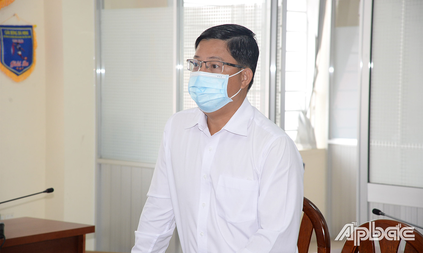 Đồng chí Trần Thanh Nguyên phát biểu tại buổi tiếp xúc cử tri xã An Hữu 