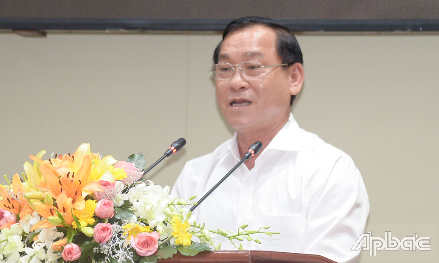 Đồng chí Nguyễn Văn Vĩnh phát biểu tại phiên họp. 