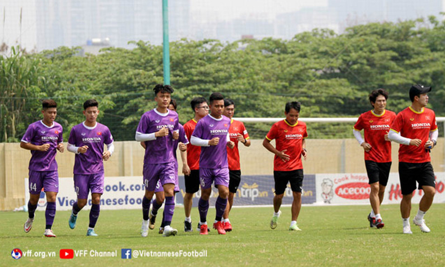 Các cầu thủ U23 Việt Nam bắt đầu tập luyện tại Hà Nội trước khi di chuyển lên Việt Trì, Phú Thọ. Ảnh: VFF