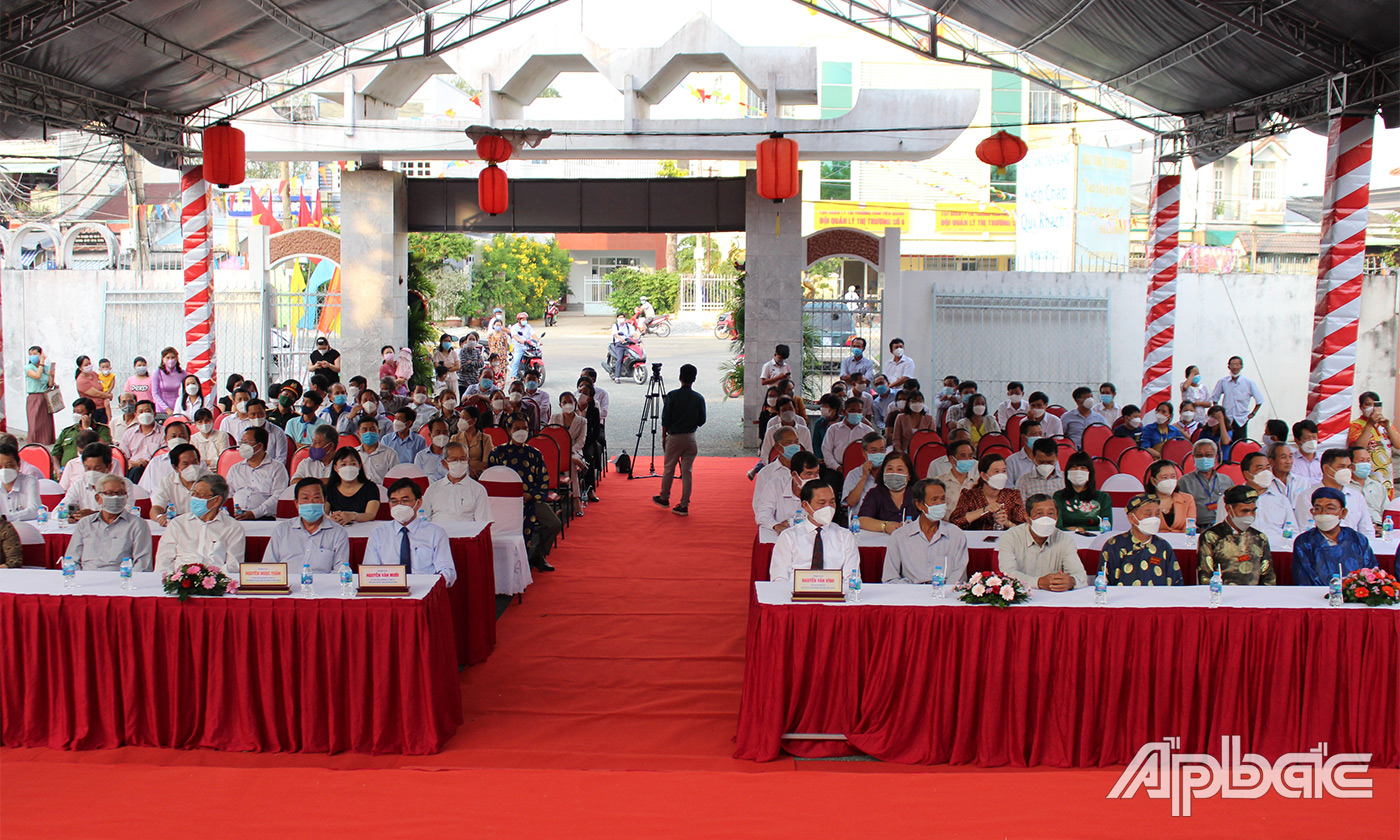 Đại biểu tham dự lễ