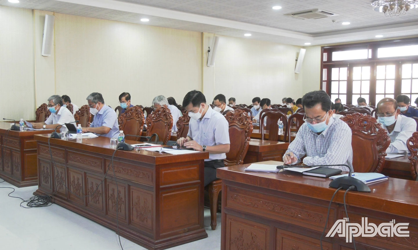 Đại biểu tham dự cuộc họp. 