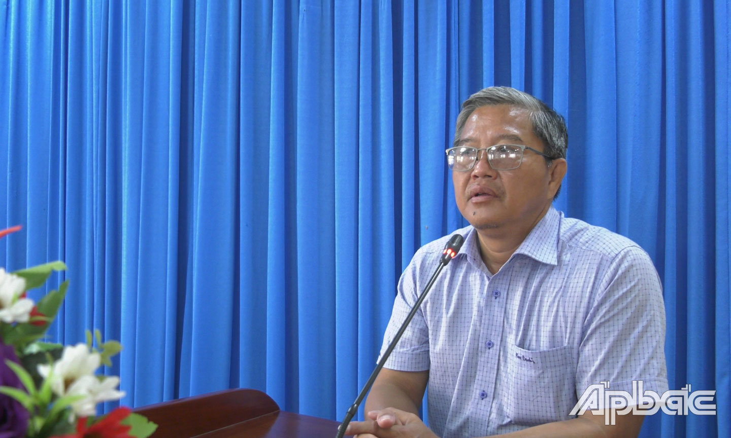 Ông Nguyễn Văn Bằng, Tỉnh ủy viên, Bí thư Huyện ủy Cai Lậy phát biểu chỉ đạo tại cuộc họp.