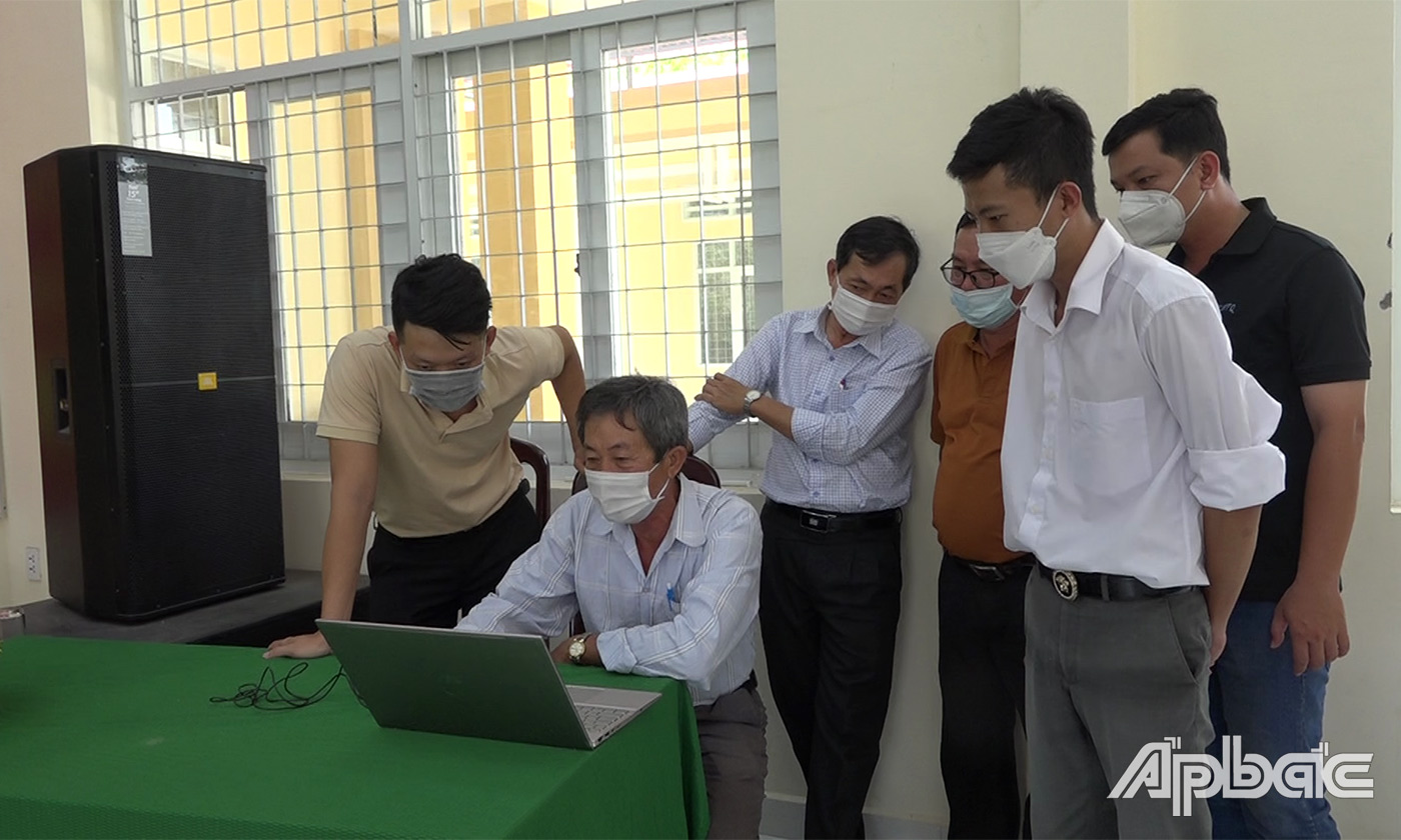 Đang nghiên cứu mô hình truyen thanh thong minh tại xã Long vinh