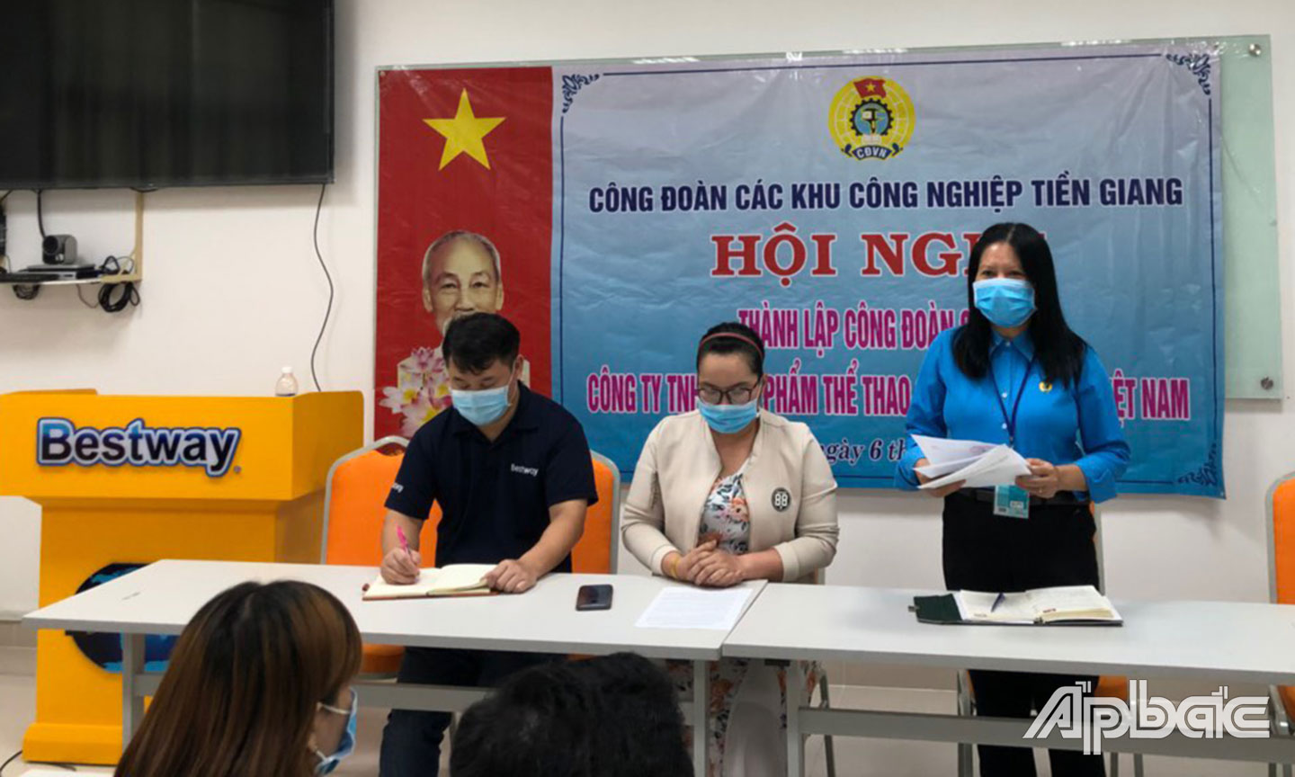 CĐ các Khu công nghiệp tỉnh tổ chức Hội nghị thành lập CĐCS Công ty TNHH Sản phẩm thể thao giải trí Bestway Việt Nam. 