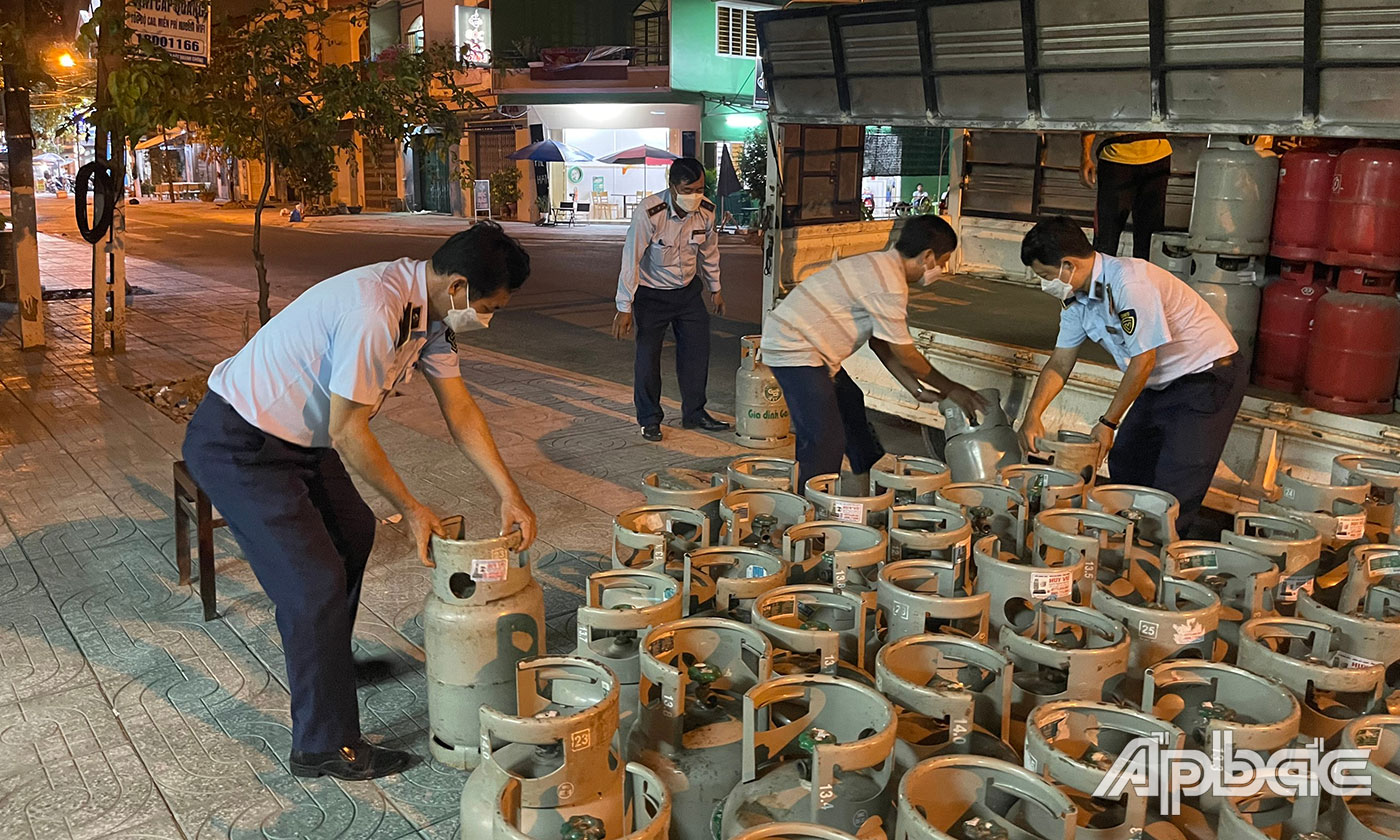 Lực lượng QLTT tạm giữ toàn bộ tang vật.