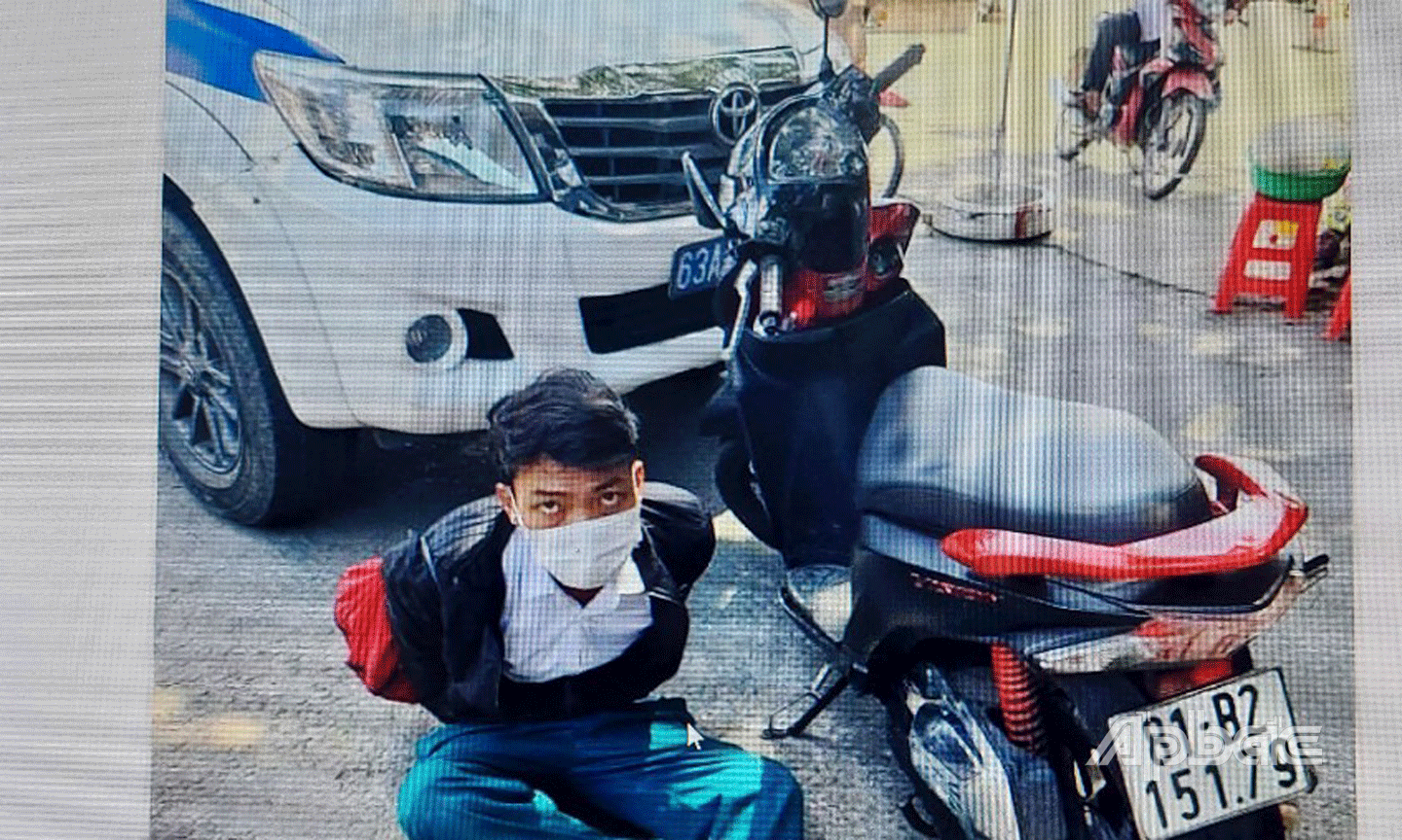 Đối tượng Phan Văn Tùng cùng phương tiện vừa bị Trạm Kiểm soát giao thông Trung Lương bắt giữ.