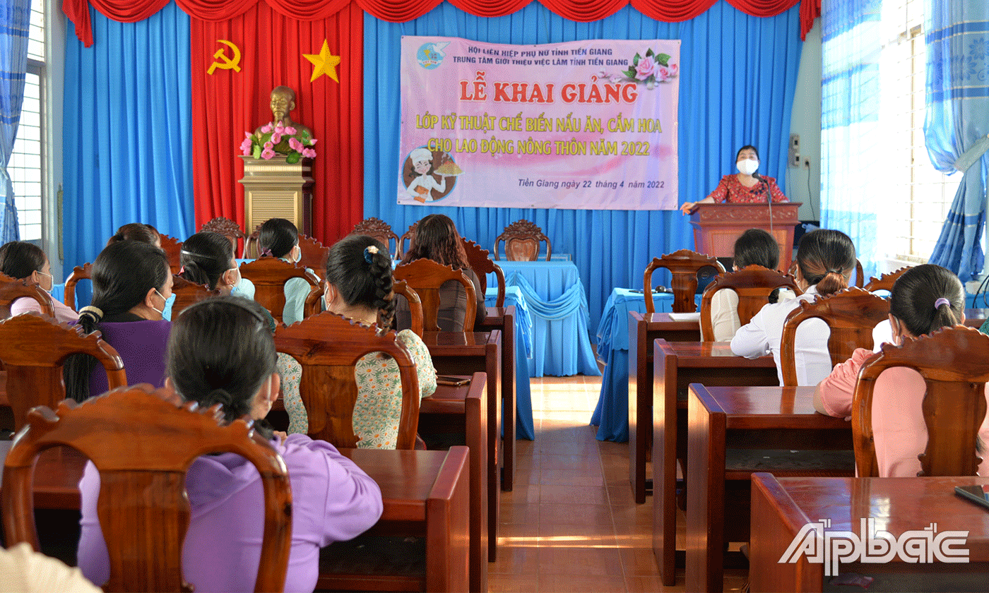 Quang cảnh buổi khai giảng.