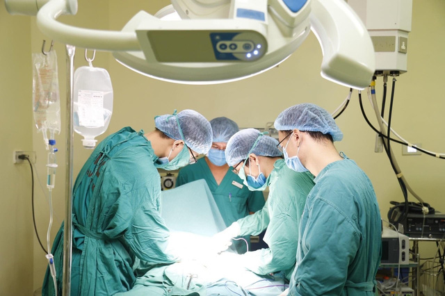 Khoa học, công nghệ phát triển ngày càng cao, y đức của người thầy thuốc càng phải sáng.