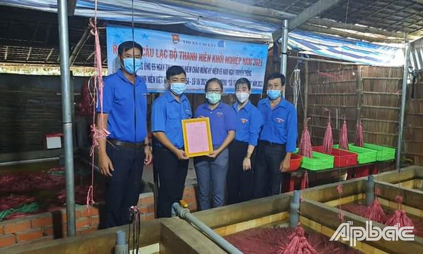 Mô hình nuôi lươn không bùn của anh Thơ mang lại hiệu quả kinh tế và đang được nhân rộng trong ĐVTN xã Nhị Quý.