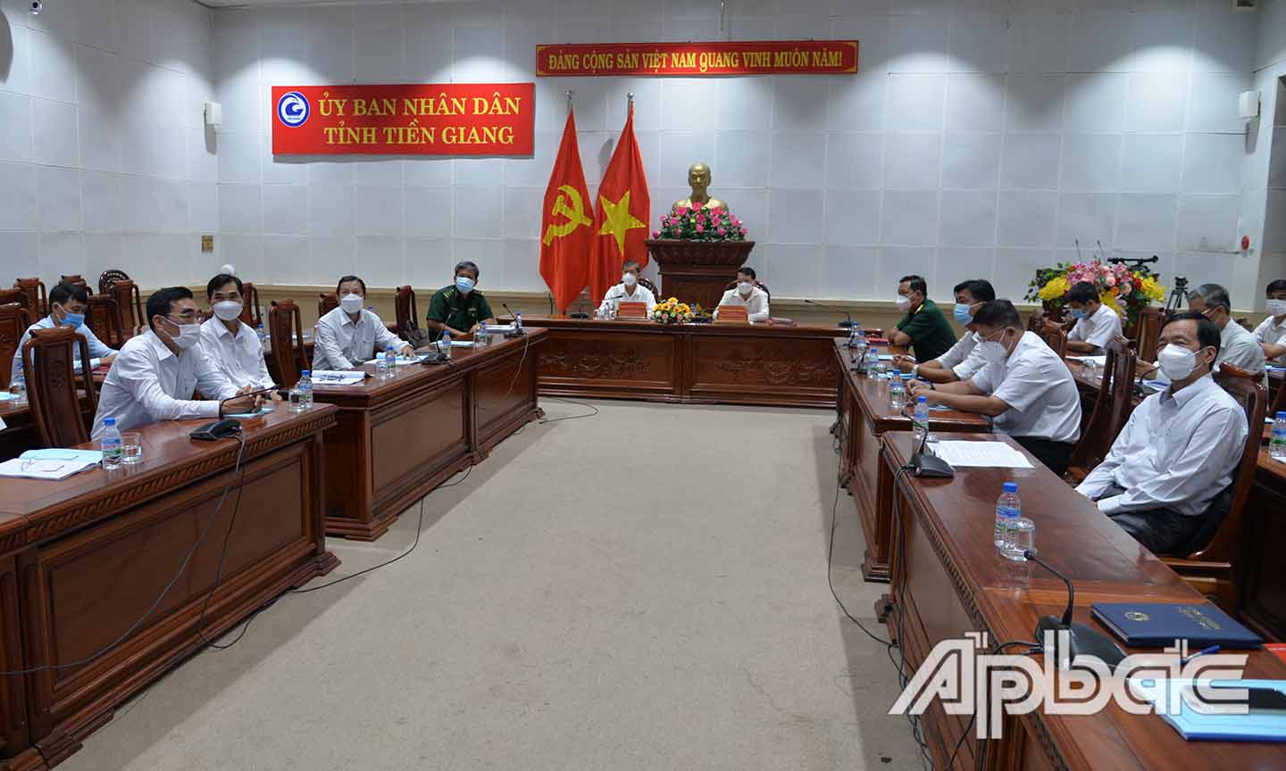 Các đại biểu làm việc tại điểm cầu Tiền Giang.