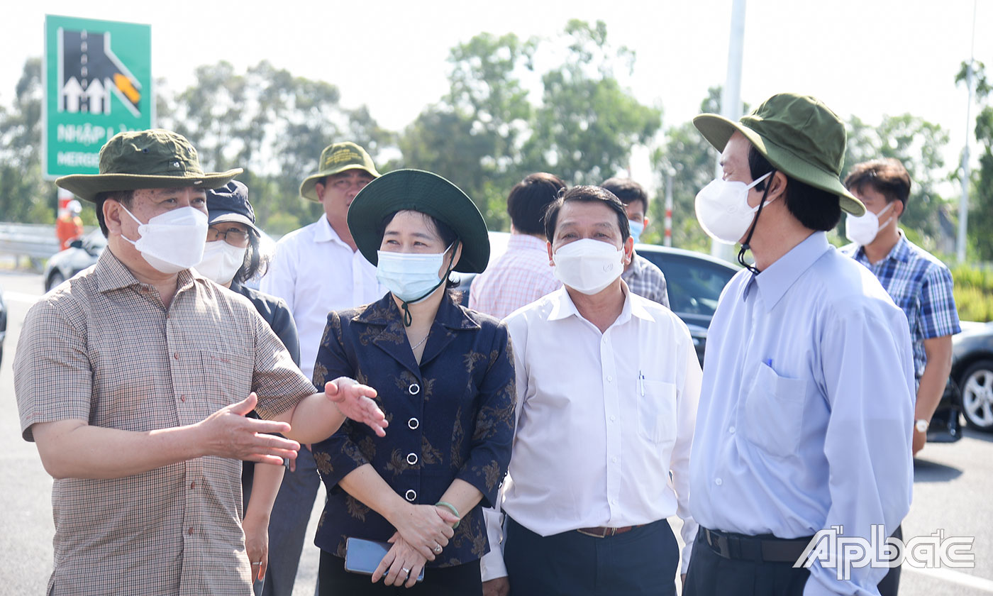 Đồng chí Trần Văn Dũng, Phó Chủ tịch Thường trực UBND tỉnh Tiền Giang thông tin một số nội dung liên quan đến dự án.