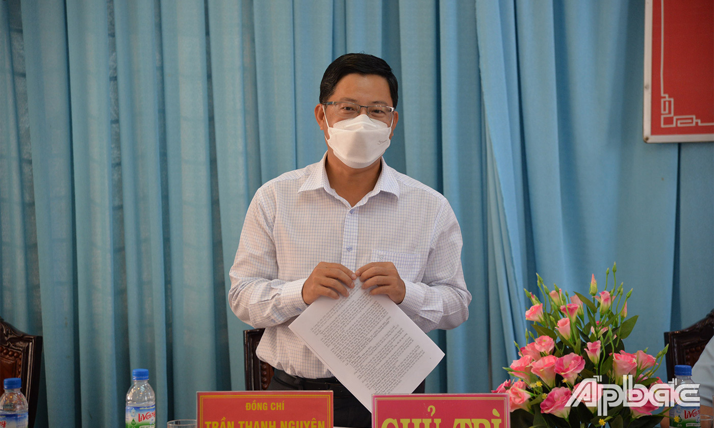 Đồng chí Trần Thanh Nguyên phát biểu tại buổi tiếp xúc cử tri xã An Hữu 