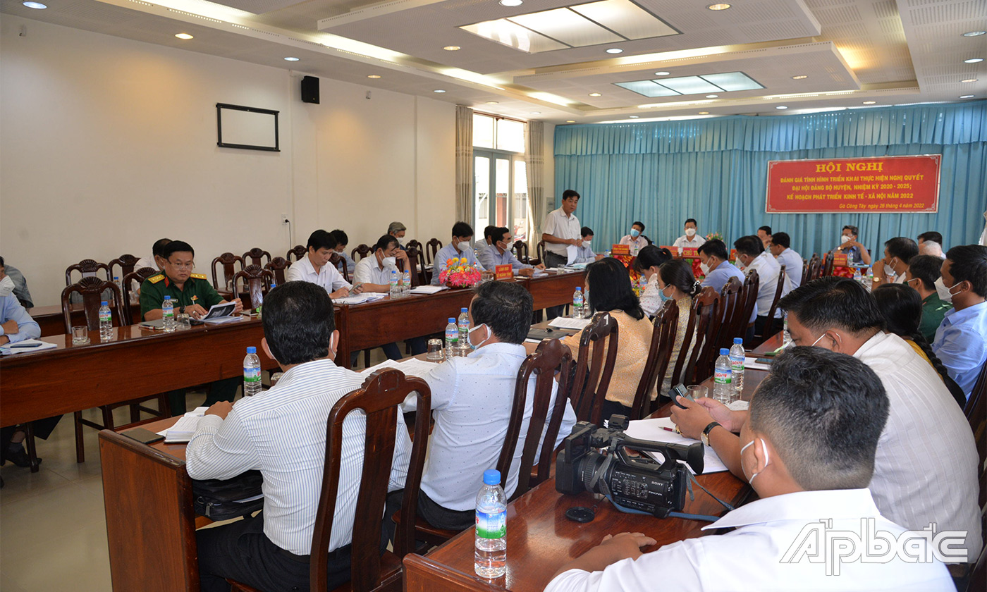 Quang cảnh buổi làm việc