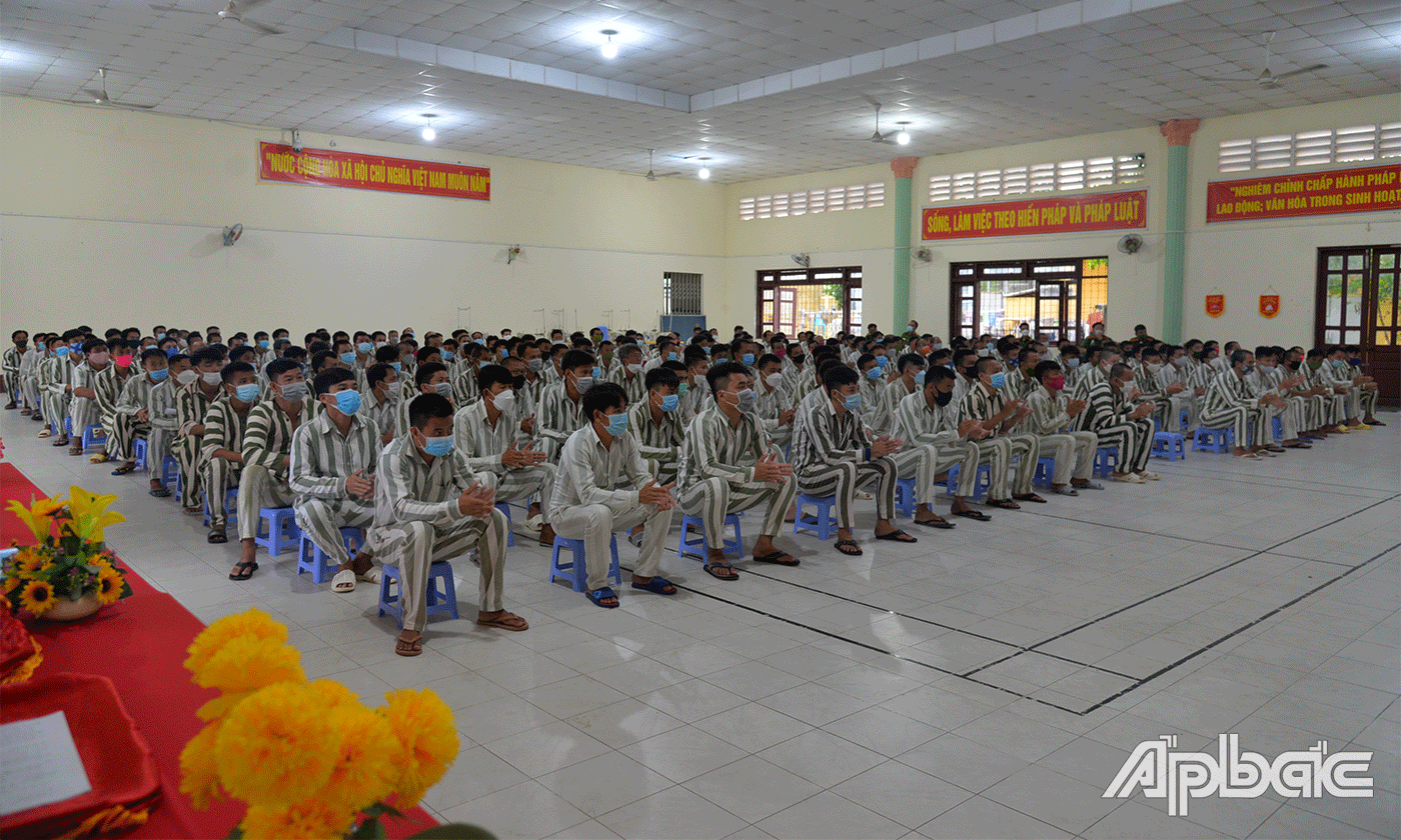 800 phạm nhân đại diện cho hơn 2.000 phạm nhân của 3 phân trại tham dự lễ công bố.