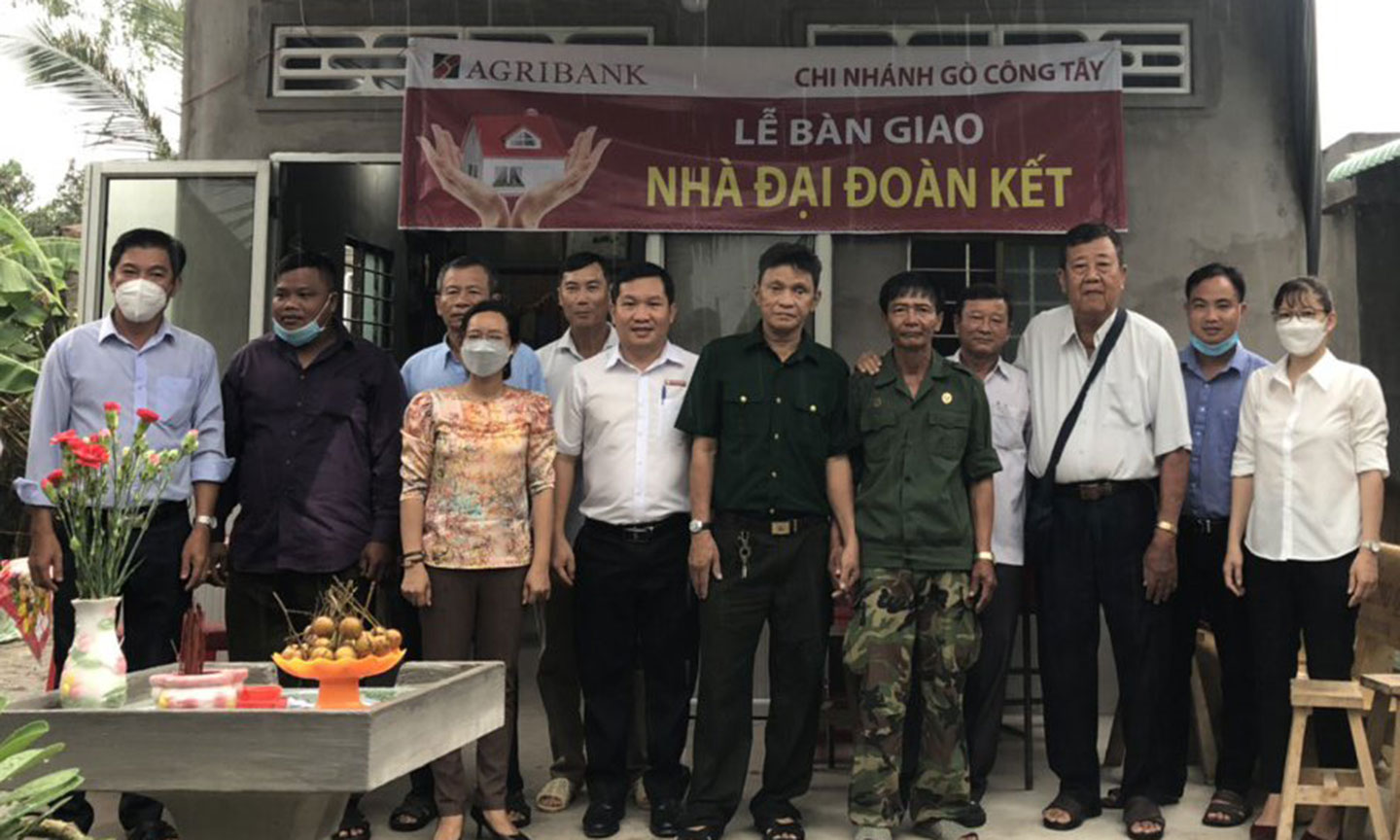 Lễ Bàn giao nhà cho gia đình ông Dương Ngọc Thể do Agribank huyện Gò Công Tây tài trợ