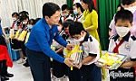 Trung ương Đoàn đến thăm và làm việc tại Trường Tiểu học Thiên Hộ Dương
