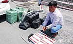 Bắt giữ đối tượng vận chuyển hàng cấm
