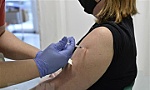 WHO: Tiêm vaccine COVID-19 mũi thứ 4 bảo vệ tốt cho người nguy cơ cao
