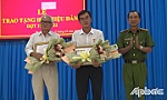 Trao Huy hiệu Đảng tại phường 1 (TX. Cai Lậy) và xã Bình Phú (huyện Cai Lậy)