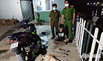 Xử lý đối tượng trộm chó và dùng súng điện bắn Công an