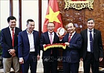 Chủ tịch nước Nguyễn Xuân Phúc tiếp HLV của hai Đội tuyển Bóng đá Việt Nam