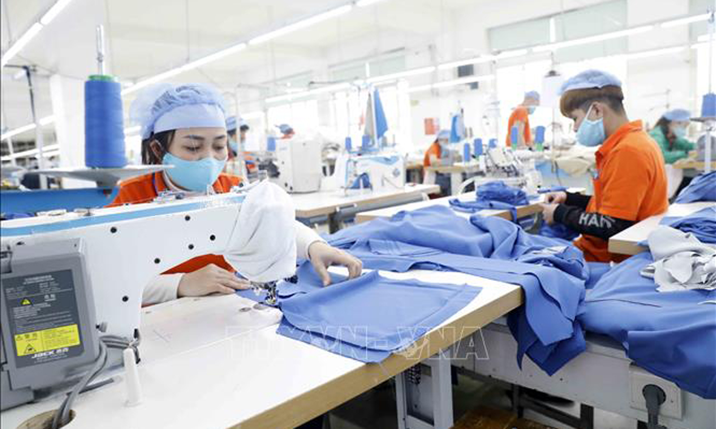 May hàng xuất khẩu sang thị trường Nhật Bản tại Công ty may Hưng Việt, huyện Yên Mỹ, tỉnh Hưng Yên. Ảnh minh họa: Trần Việt/TTXVN