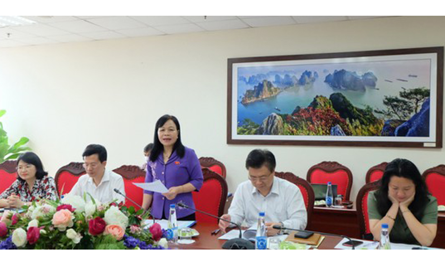 Phó Chủ nhiệm Ủy ban Văn hóa, Giáo dục của Quốc hội, bà Nguyễn Thị Mai Hoa chủ trì tọa đàm
