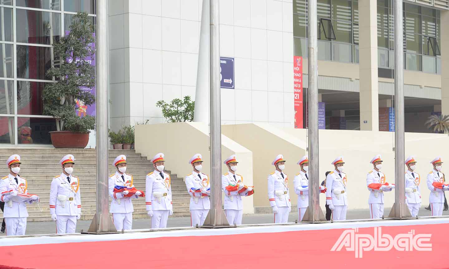 Đội nghi thức chuẩn bị thực hiện nghi thức thượng cờ.