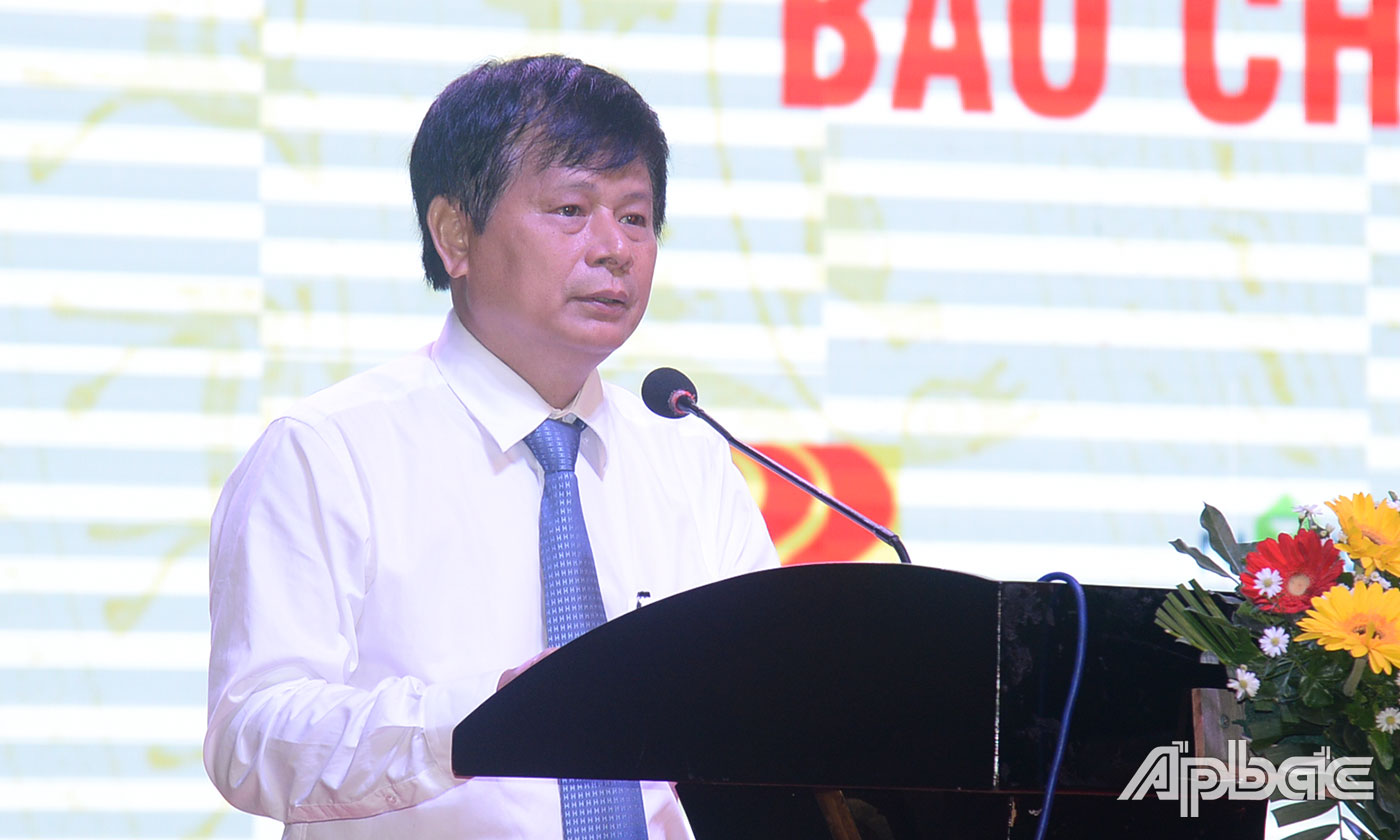 Nhà báo Trần Trọng Dũng phát biểu tại buổi lễ.