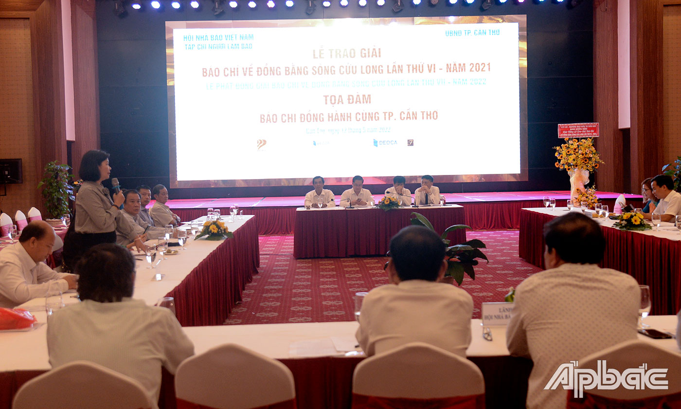 Đại biểu tham dự buổi tọa đàm 
