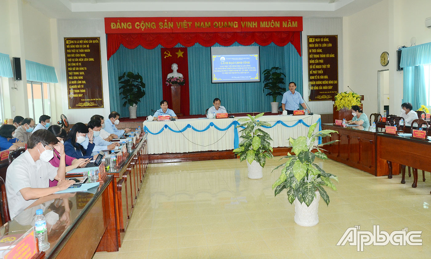 Quang cảnh buổi làm việc.