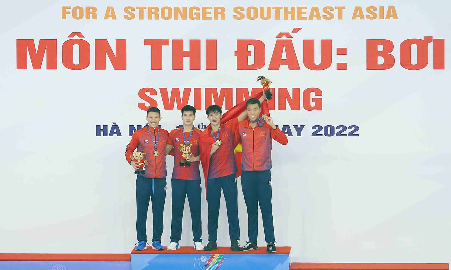 Các VĐV bơi lội mang về tám HCV ở nội dung tiếp sức đồng đội 4x400 m.