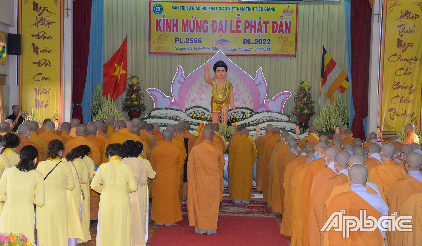 Đông đảo tăng, ni, phật tử trong tỉnh về dự đại lễ Phật đản 2566 tại chủa Vĩnh Tràng