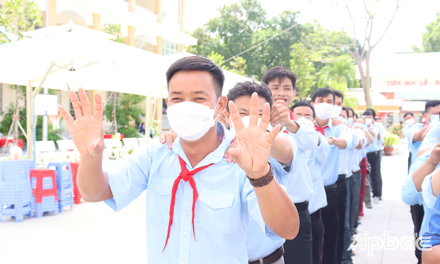 Hoạt động giao lưu - huấn luyện kỹ năng sinh hoạt tập thể và trò chơi vận động với sự tham gia của 100 cán bộ tổng phụ trách Đội
