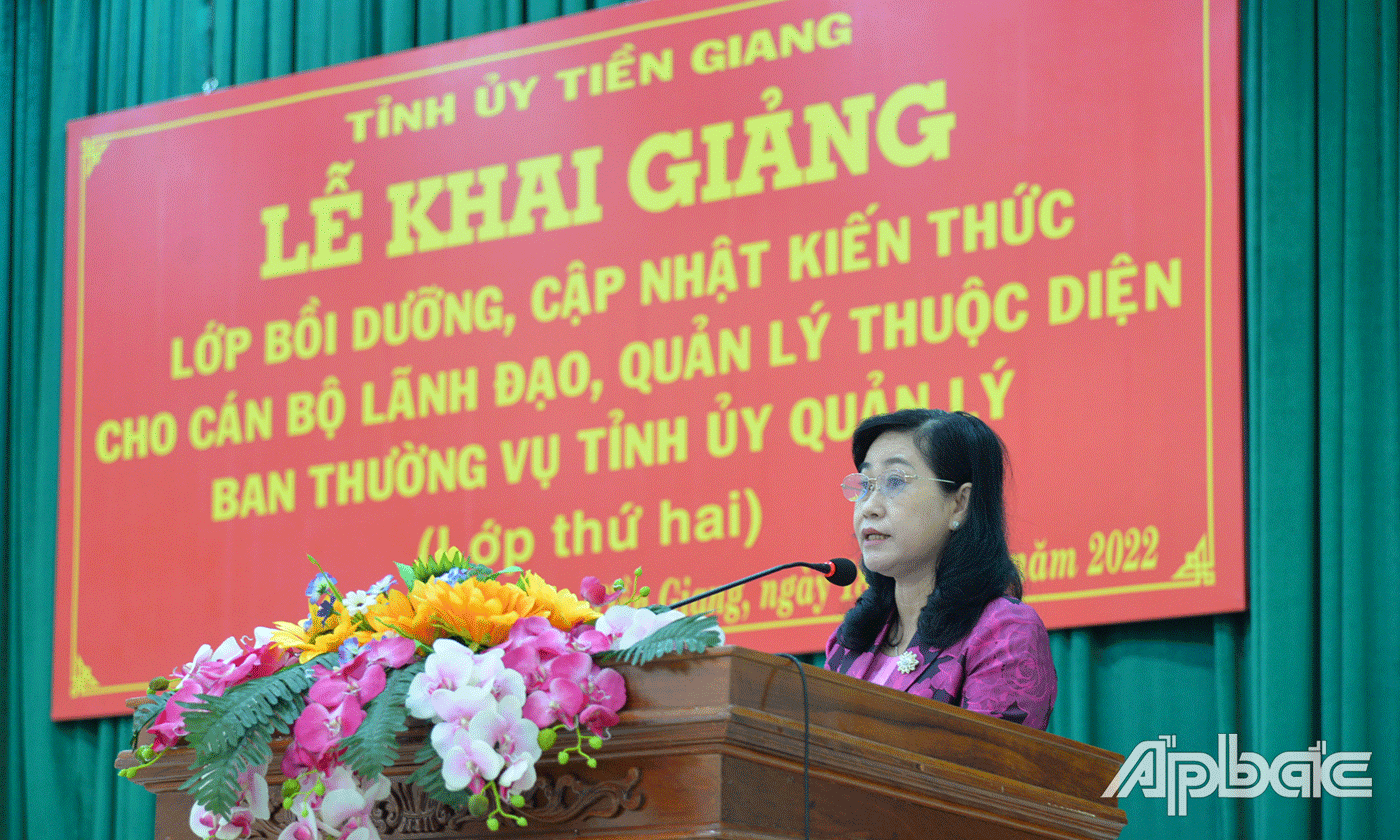 Đồng chí Châu Thị Mỹ Phương phát biểu tại Lễ Khai giảng.