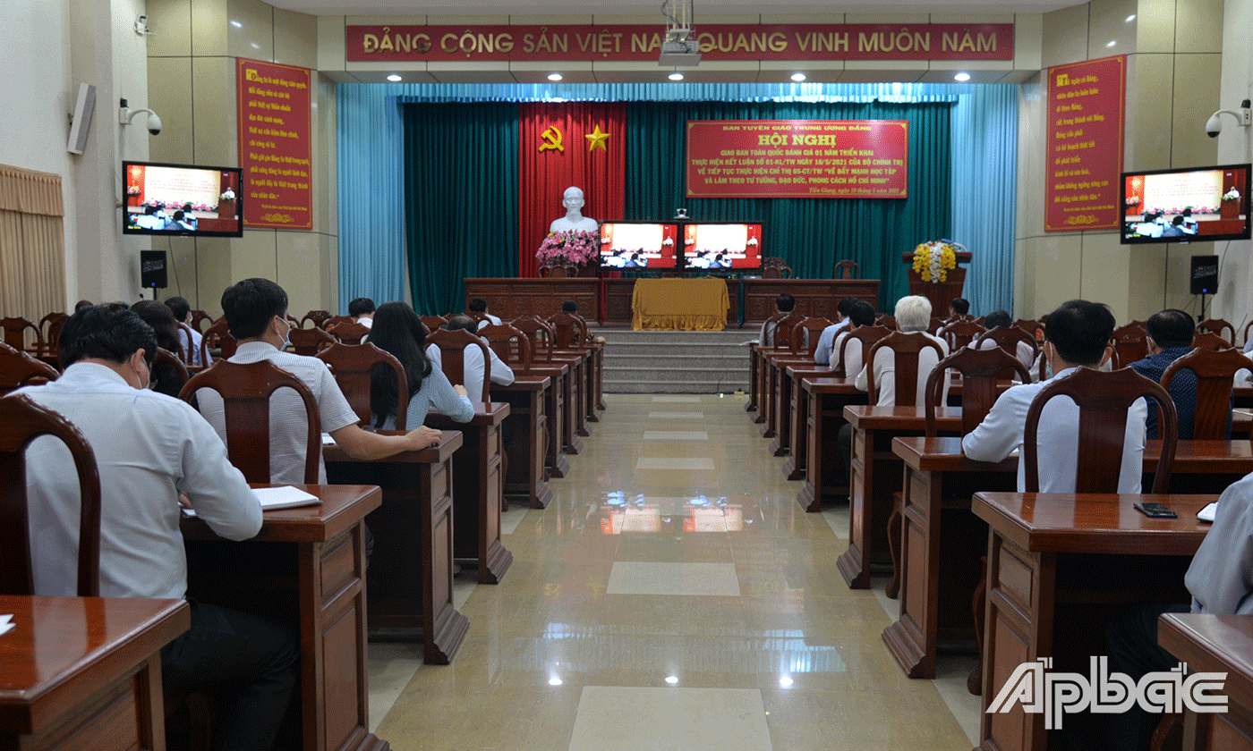 Quang cảnh tại điểm cầu Tiền Giang.