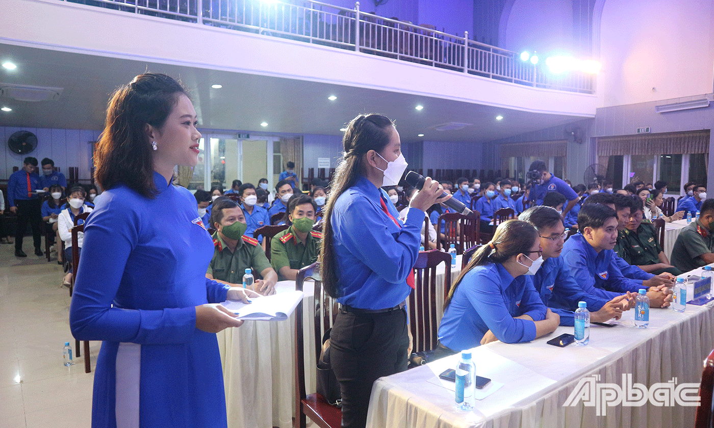 đã gặp gỡ và nghe những câu chuyện sẻ chia từ các đoàn viên, thanh niên tham gia hỗ trợ phòng, chống dịch Covid-19. 