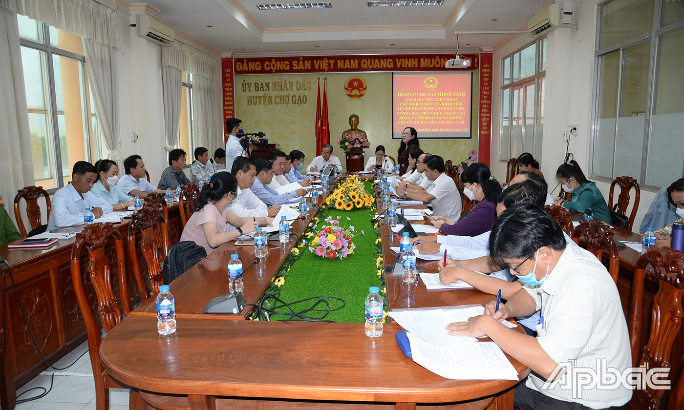 Quang cảnh buổi làm việc với UBND huyện Chợ Gạo
