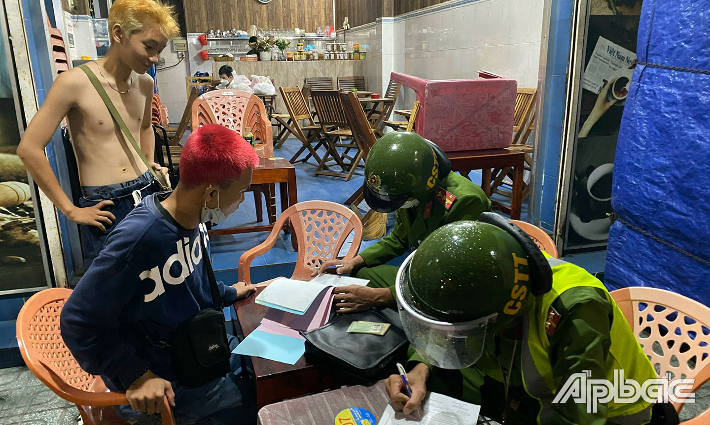 Những thanh niên quá khích cũng bị xử lý ngay sau đó.