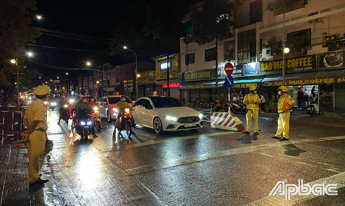 Cùng lúc đó lực lượng Công an cũng vào nhiệm vụ.