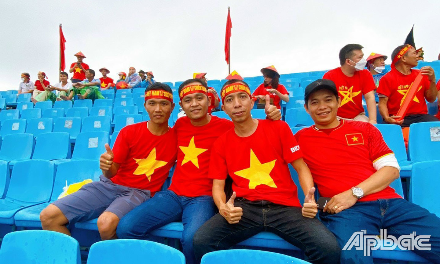 Nhiều cổ động viên đã có mặt từ rất sớm.
