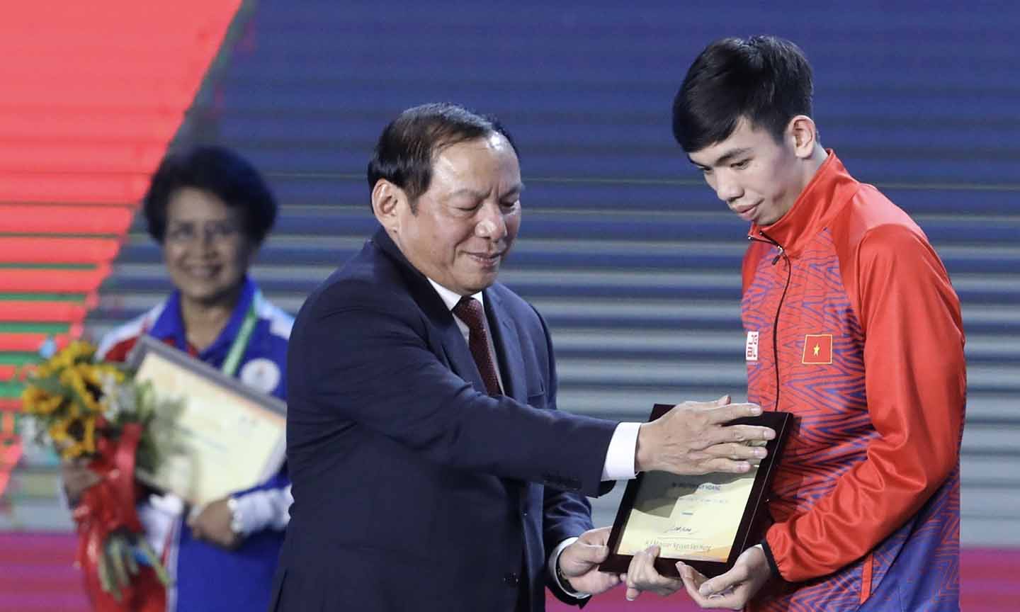 Đồng chí Nguyễn Văn Hùng, Bộ trưởng Bộ Văn hóa - Thể thao và Du lịch, Chủ tịch Liên đoàn thể thao Đông Nam Á, Chủ tịch Ủy ban Olympic Việt Nm
