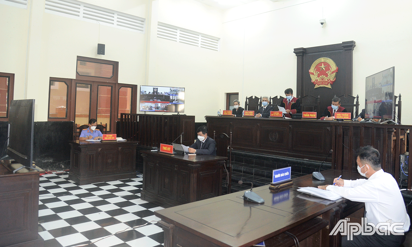 Phiên tòa đảm bảo đầy đủ các quy định của pháp luật về tố tụng hình sự, bảo đảm sự tôn nghiêm của phiên tòa…