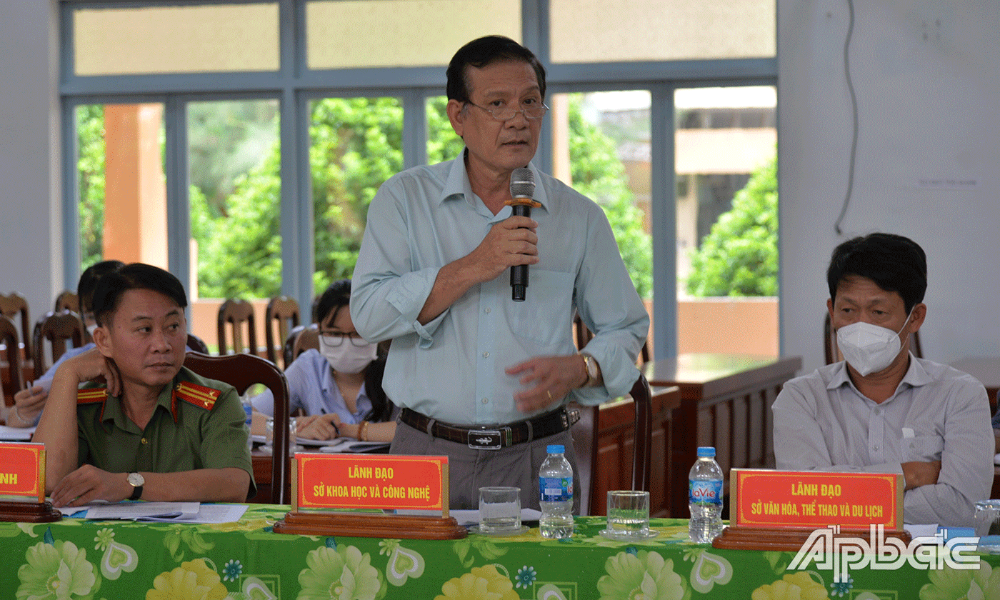 Lãnh đạo các sở, ngành phát biểu tại buổi làm việc với UBND huyện Chợ Gạo.