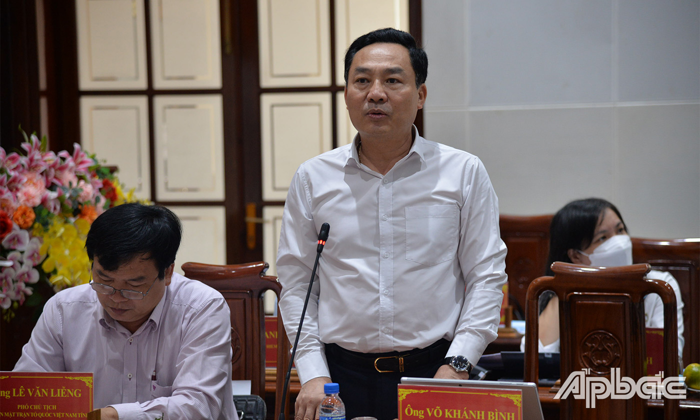 Giám đốc BHXH tỉnh Tiền Giang Võ Khánh Bình phát biểu tại buổi lễ