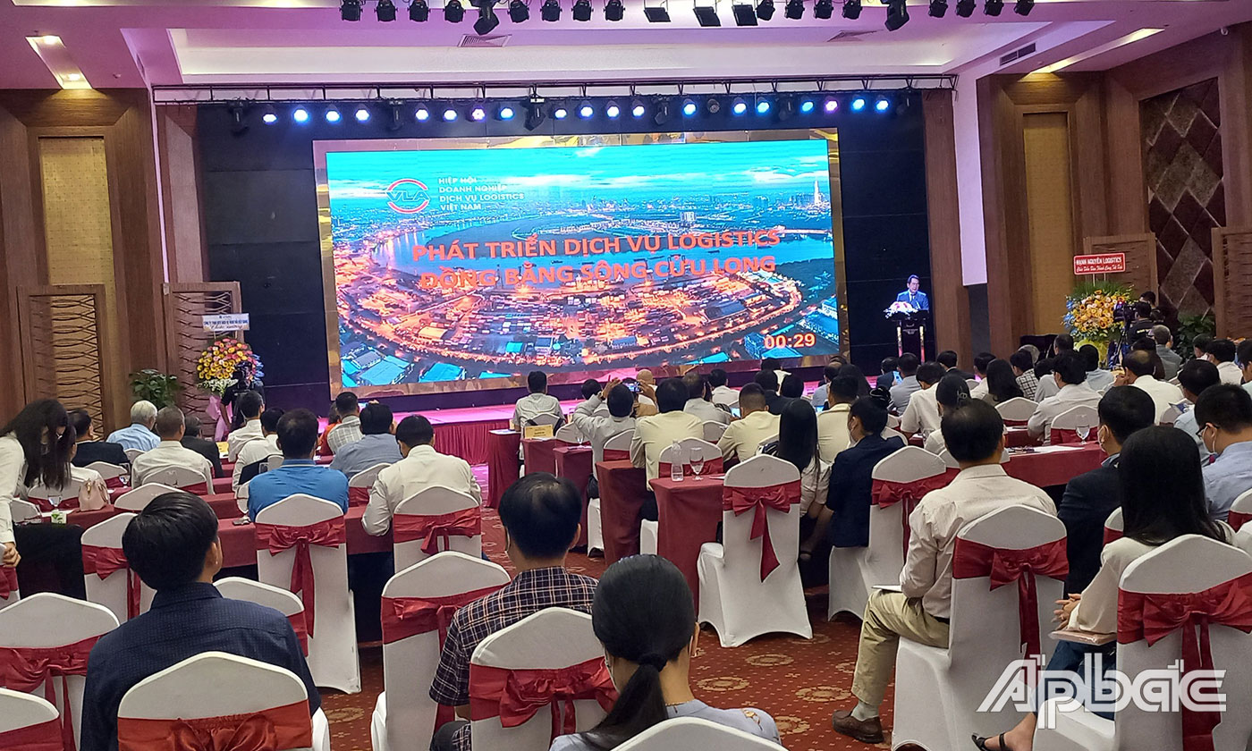 Quang cảnh diễn đàn.