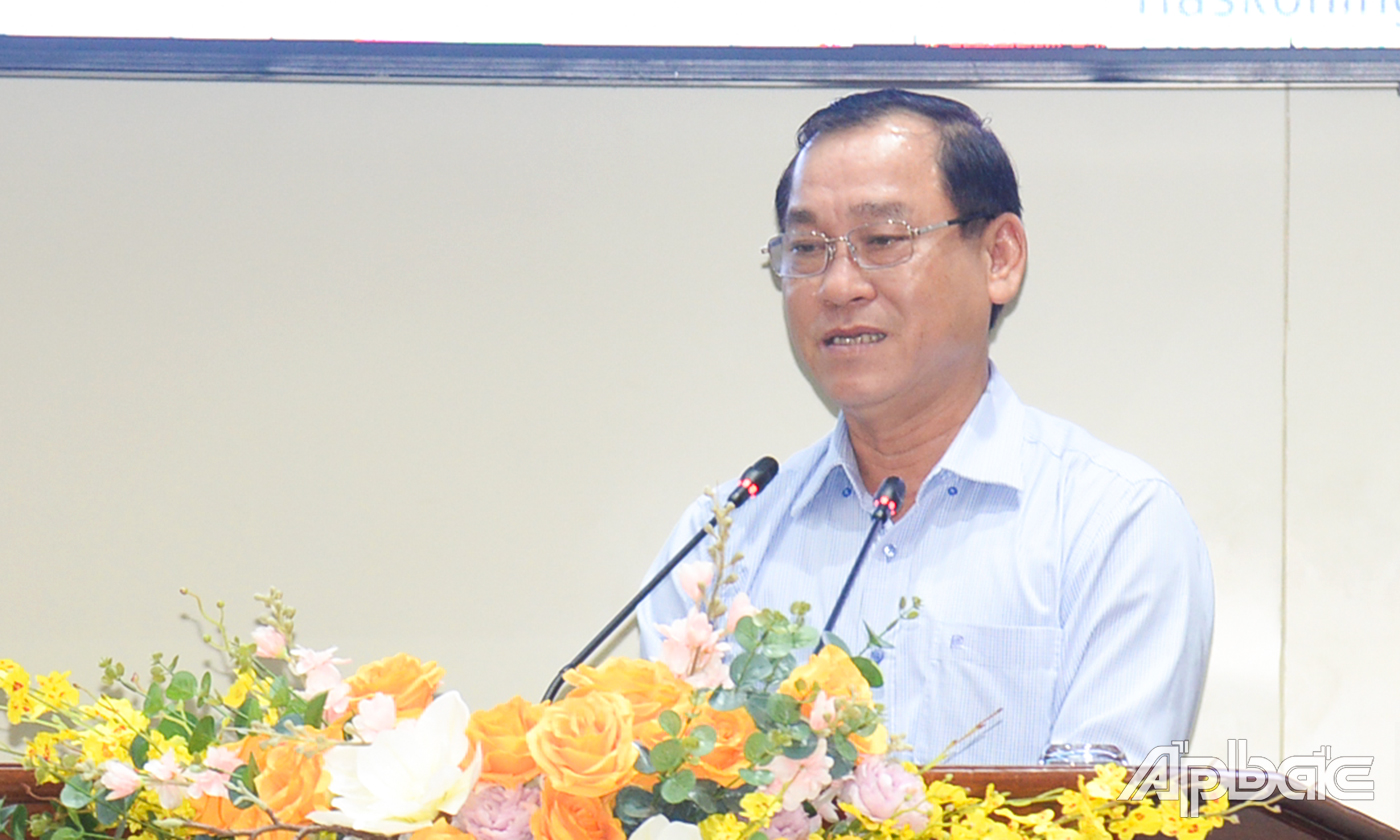 Đồng chí Nguyễn Văn Vĩnh phát biểu tại hội nghị.