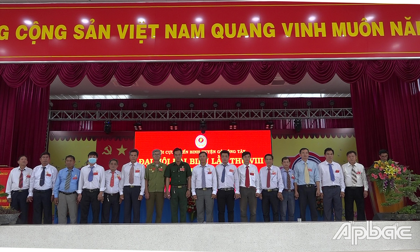 Ban Chấp hành nhiệm kỳ mới ra mắt đại hội