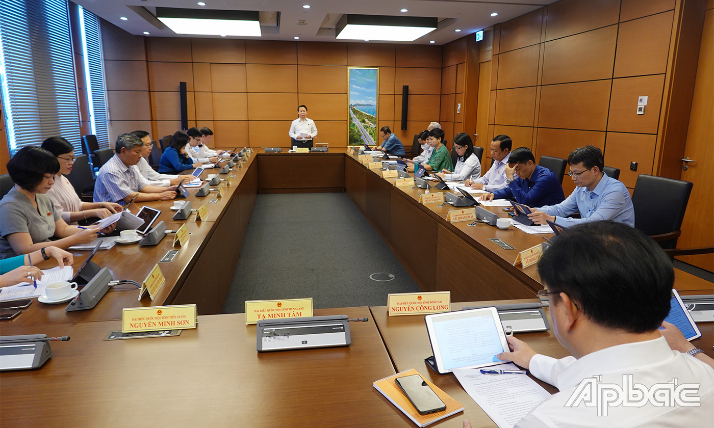 Quang cảnh phiên thảo luận tại tổ
