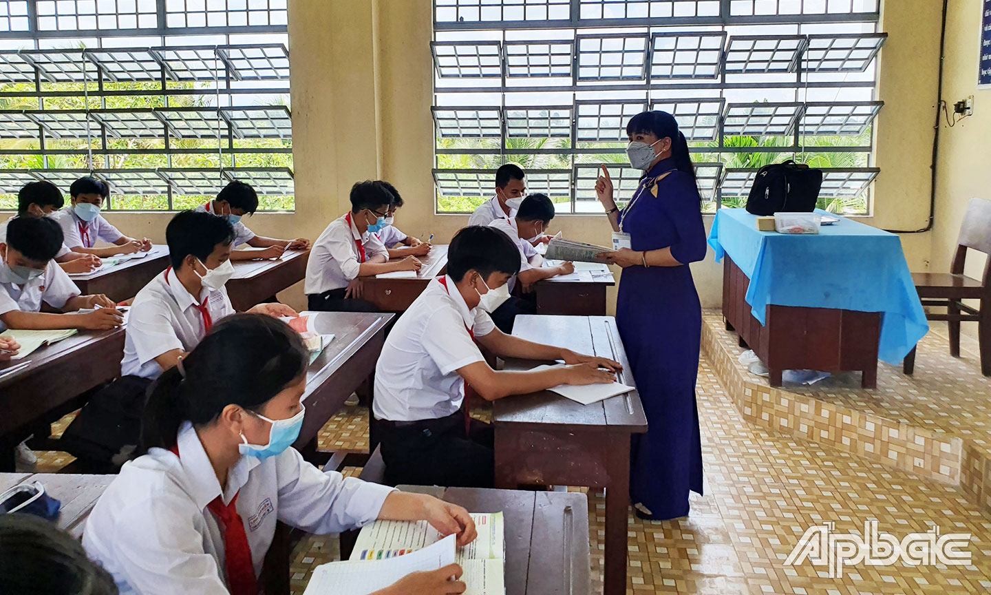 Học sinh Trường Thcs Long Bình Điền,  huyện Chợ Gạo ôn thi tuyển sinh lớp 10